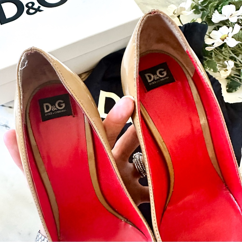 Dolce & Gabbana Womens Nude Patent Platform Pumps - Picture 12 of 15